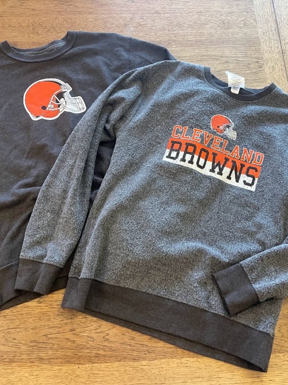 Fanatics Brown Y MEDIUM 10/12 Cleveland Browns REVERSIBLE Crew Sweatshirt